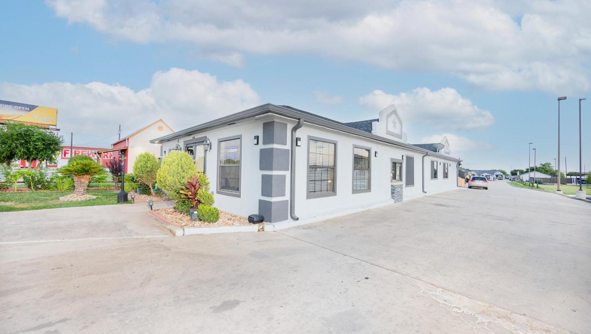 Executive Inn Hondo Extérieur photo