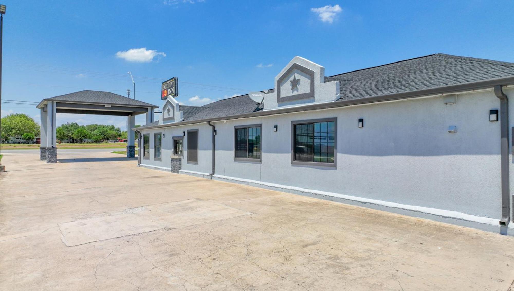 Executive Inn Hondo Extérieur photo