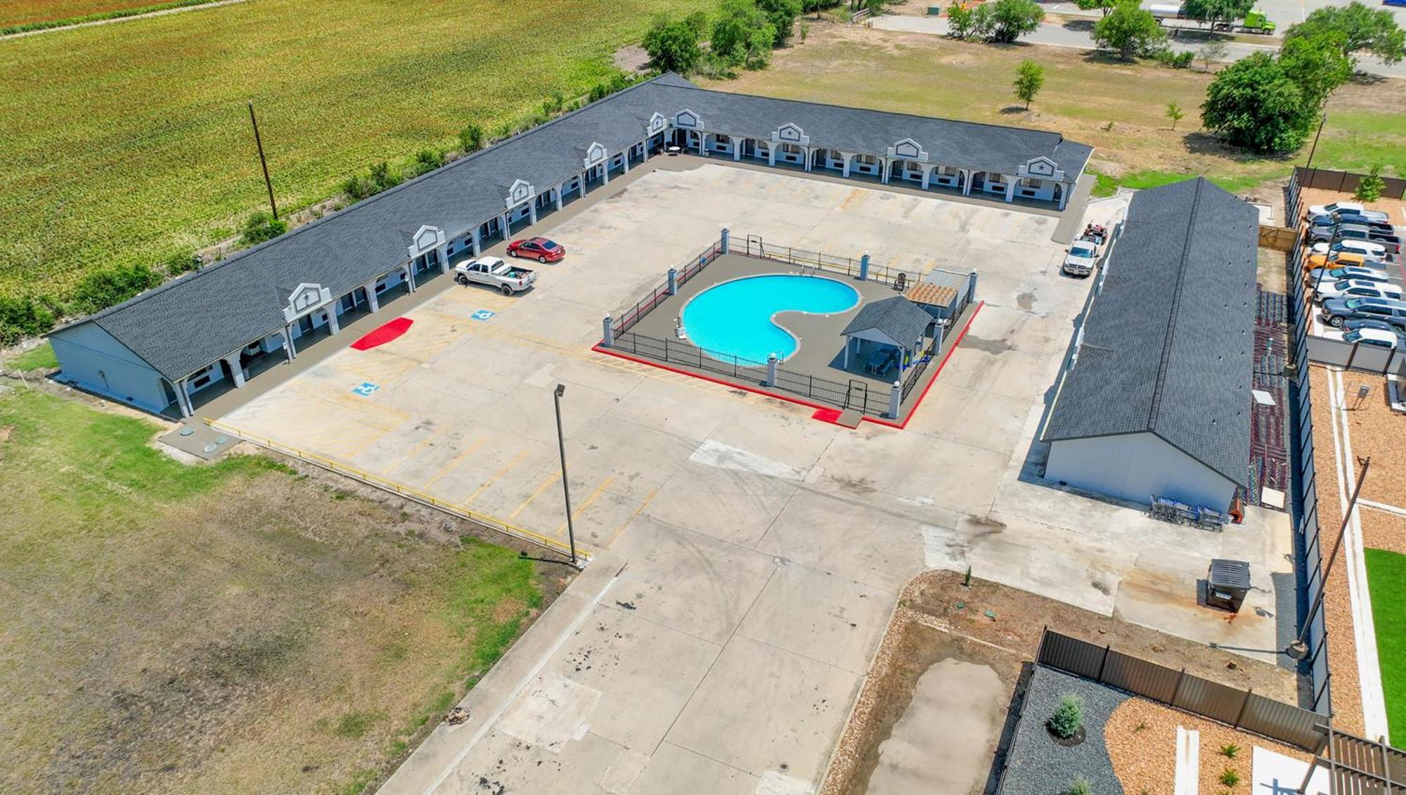 Executive Inn Hondo Extérieur photo