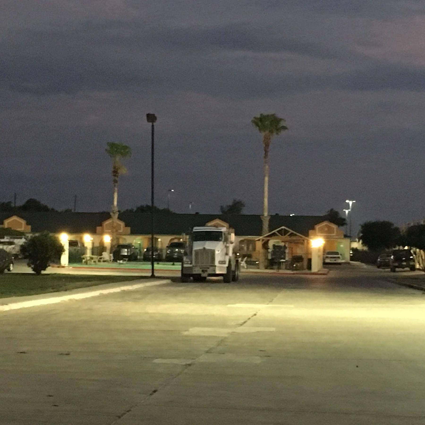 Executive Inn Hondo Extérieur photo